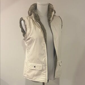 Reversible Women's Sleeveless Jacket with Faux Fur